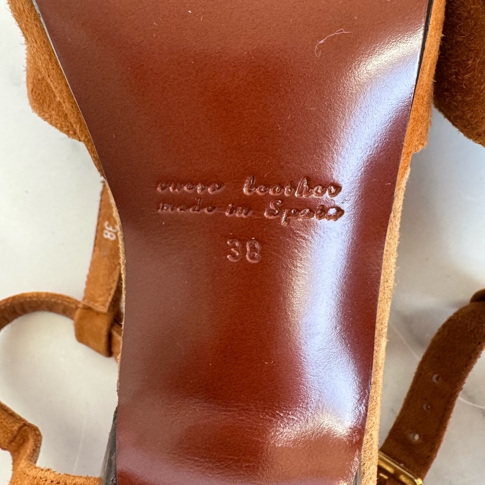 NWOT Chie Mihara Brown Sandals with Floral Embellishment and T-Strap Design - Picture 8 of 9